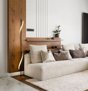 Lampadaire LED MATWOOD en métal noir mat et effet bois