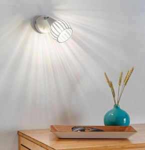 Spot moderne orientable FLOW en métal