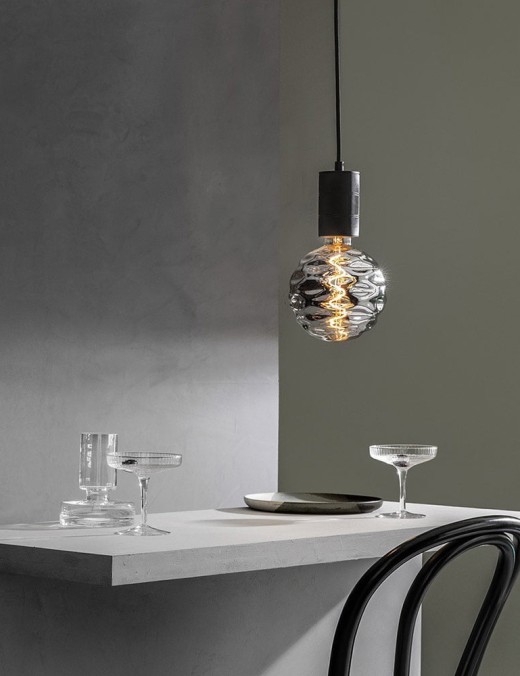 ampoule déco filament led xxl dimmable bilbao en verre fumé titanium