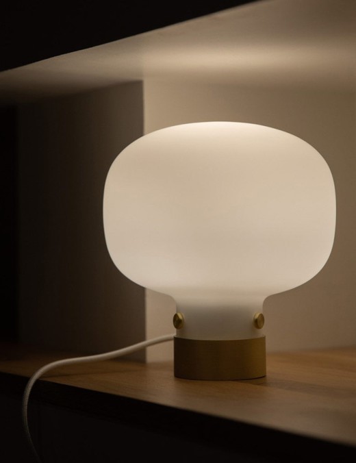 lampe à poser raito en métal et verre opale blanc